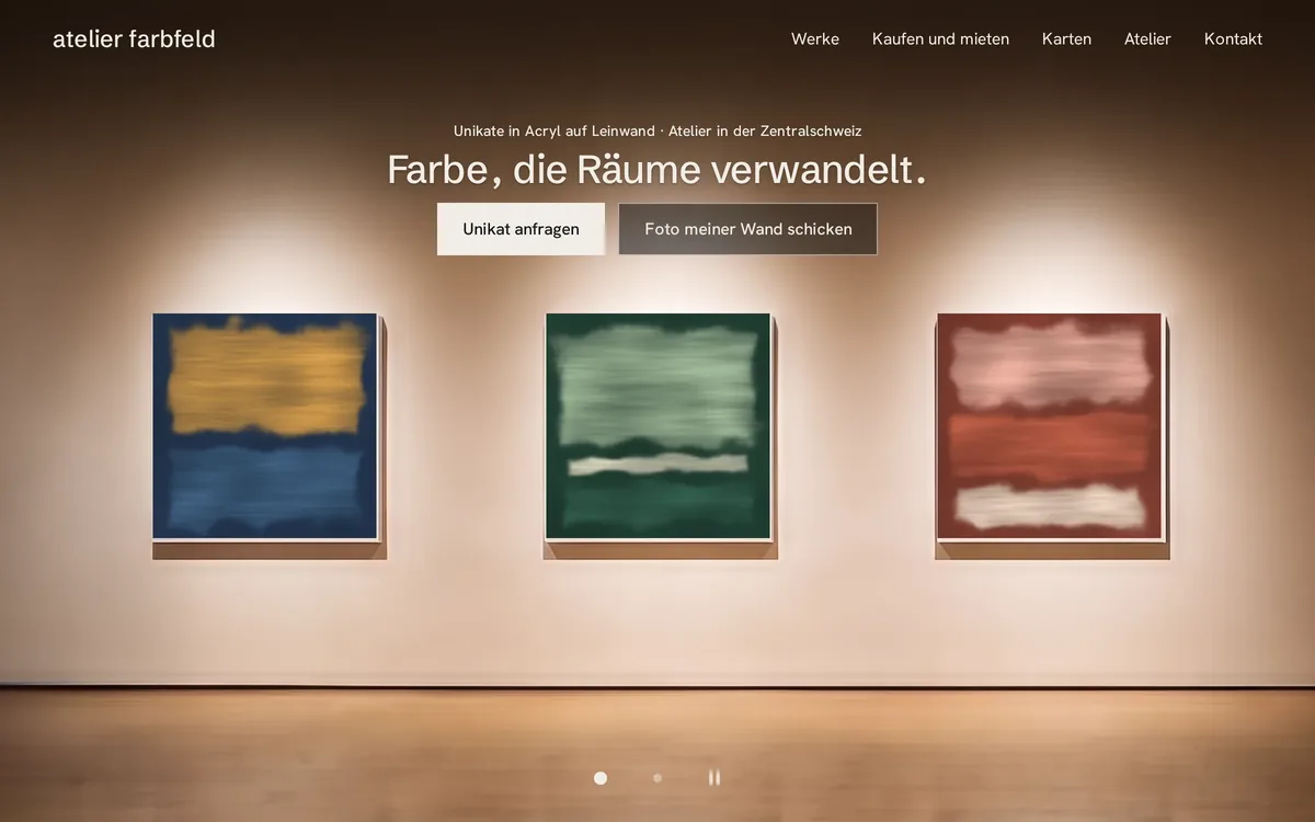 Nachher: dieselbe Seite nach dem Umbau. Die Werke hängen wie in einer Galerie, darüber eine klare Überschrift und zwei Knöpfe.